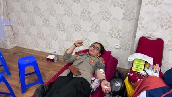 Kegiatan donor darah Polda Metro Jaya dalam rangka Hari Bhayangkara ke-80 di Aula Lantai 2 Biddokkes Polda Metro Jaya
