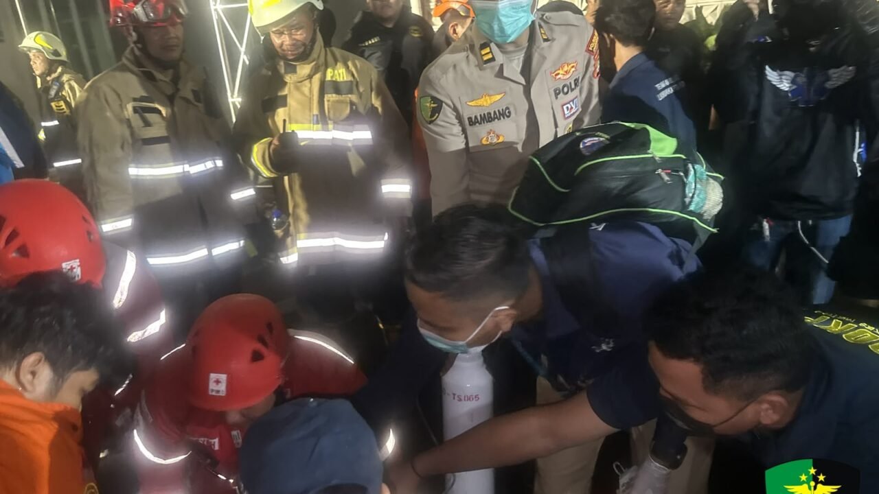 Biddokkes Polda Metro Jaya Kerahkan Tim Keslap dan DVI Tangani Kebakaran Gedung Bapenda