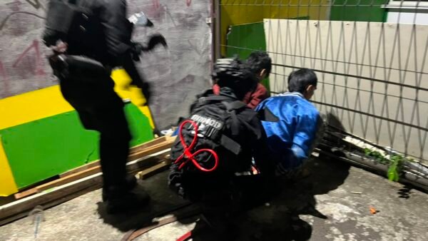 Brimob Polda Metro Jaya Bergerak Cepat Bubarkan Tawuran di Ciputat, 2 Orang dan 3 Celurit Diamankan