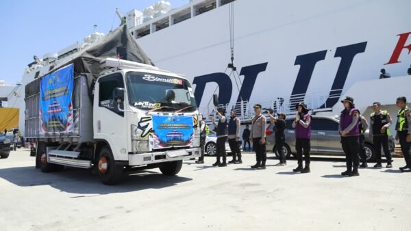 12 Truk Bantuan Polda Jateng Tiba di Labuan Bajo, Siap Disalurkan untuk Warga Terdampak Gempa NTT