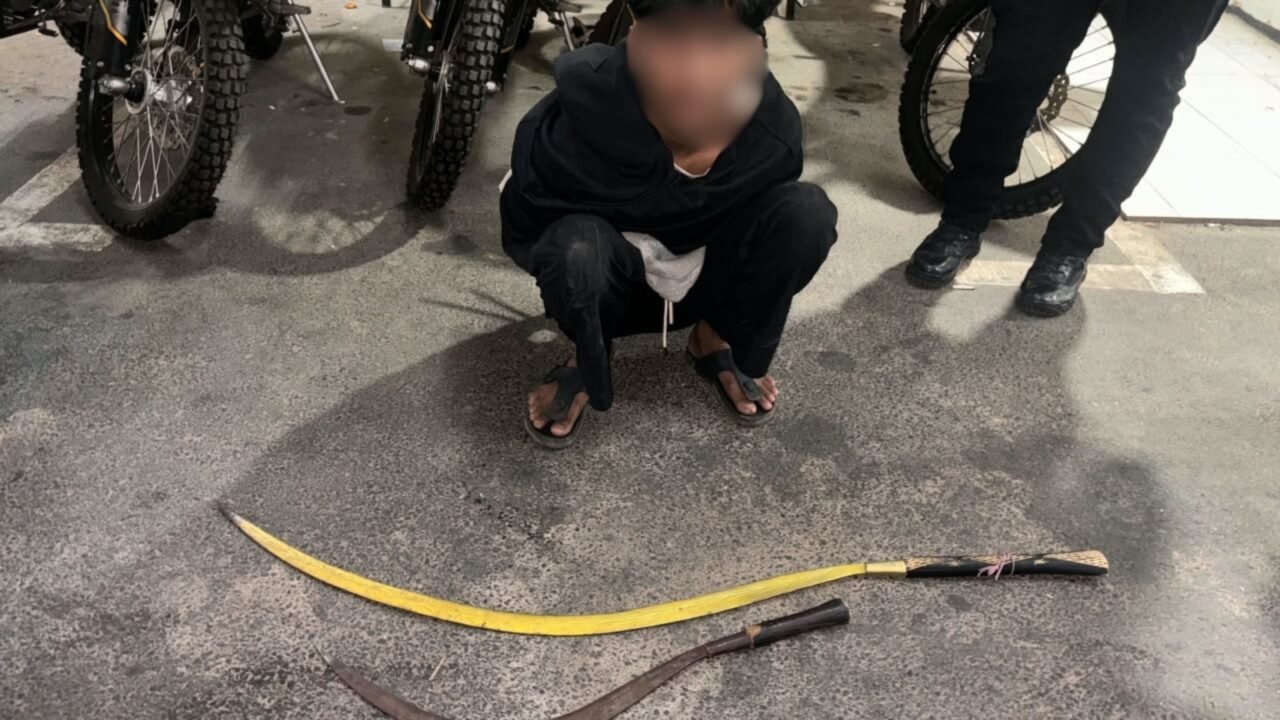 Brimob Polda Metro Jaya Bubarkan Tawuran di Cakung, Dua Bilah Sajam Diamankan
