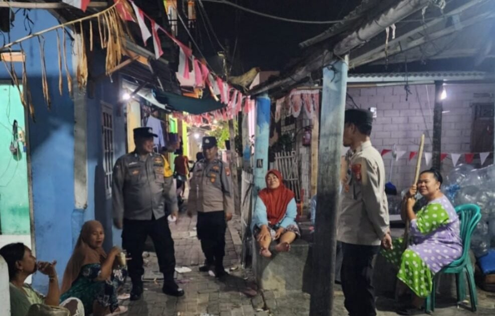 Polsek Kepulauan Seribu Utara Sosialisasikan Layanan 110 kepada Warga