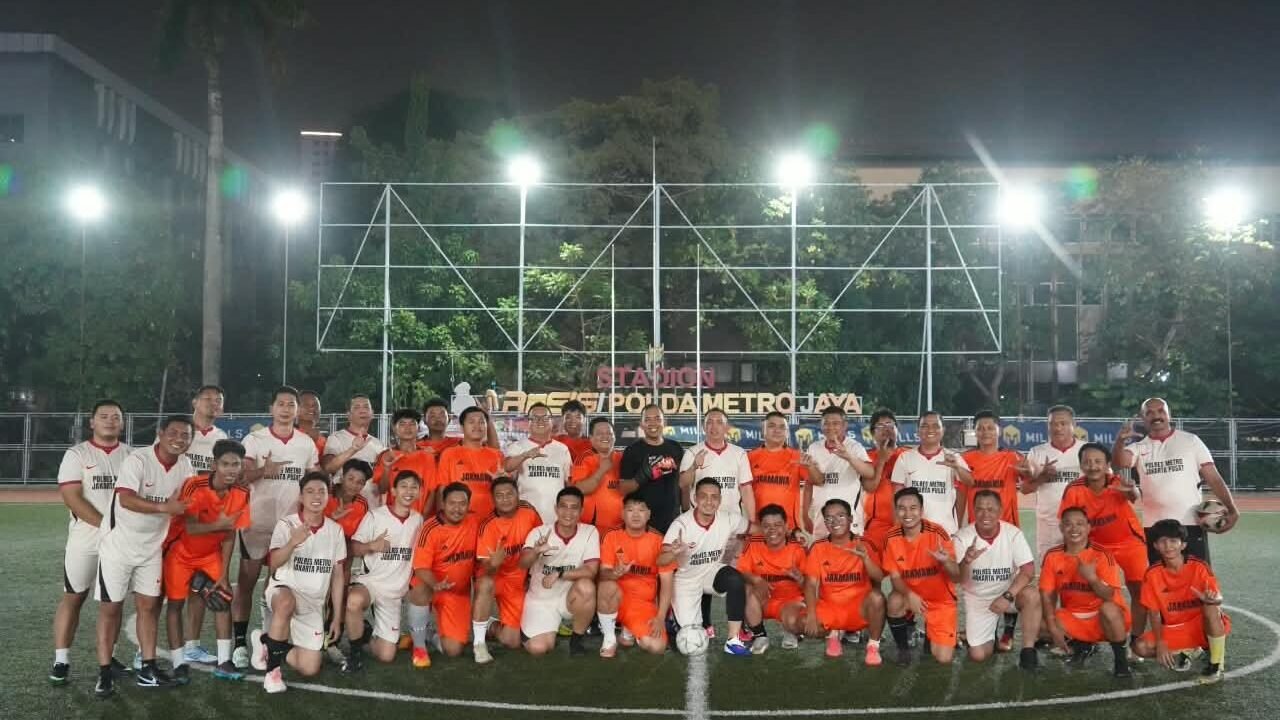 Polres Metro Jakarta Pusat dan The Jakmania Pererat Silaturahmi Lewat Laga Persahabatan