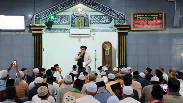 Salat Subuh Bersama FK-Ulum, Kapolsek Cakung Ajak Warga Jaga Kamtibmas